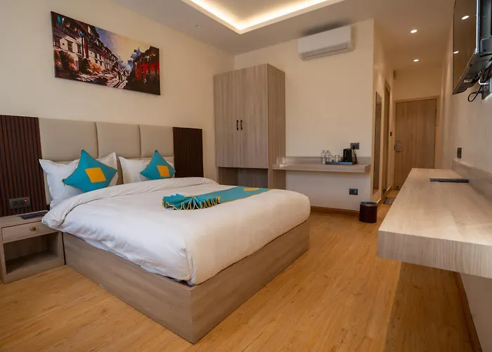 Crown Plaza 3*